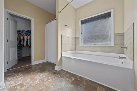 Entry Way - 304 Bear Run, Maple Hill, NC 28454 photo 3 of 7