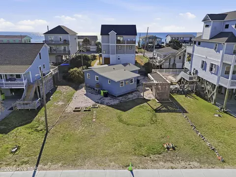610 N Topsail Dr, Surf City, NC 28445