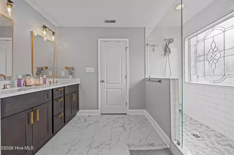 Bath - 148 Basket Oak Dr, Bunnlevel, NC 28323 photo 3 of 4