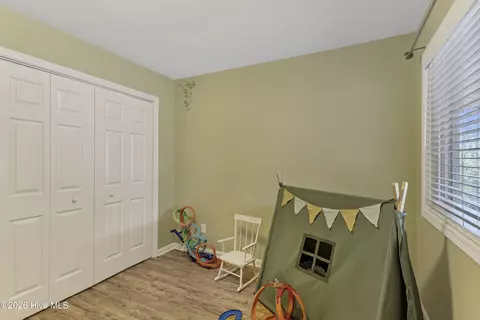 Bedroom - 412 Lakeview Dr, Hampstead, NC 28443 photo 3 of 7