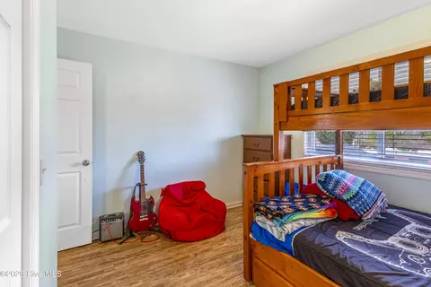 Bedroom - 412 Lakeview Dr, Hampstead, NC 28443 photo 2 of 7
