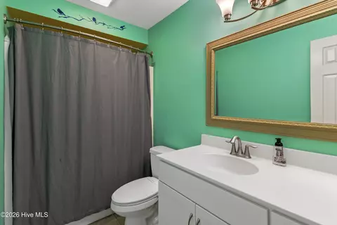 Bath - 412 Lakeview Dr, Hampstead, NC 28443 photo 1 of 5