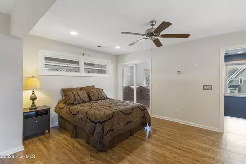 Bedroom - 412 Lakeview Dr, Hampstead, NC 28443 photo 5 of 7