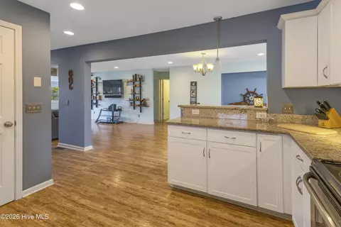 Kitchen - 412 Lakeview Dr, Hampstead, NC 28443 photo 2 of 2
