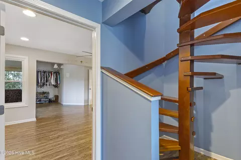 Entry Way - 412 Lakeview Dr, Hampstead, NC 28443 photo 2 of 3