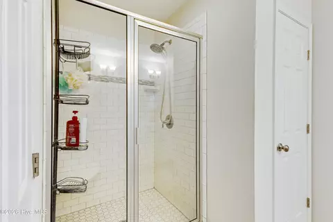 Bath - 412 Lakeview Dr, Hampstead, NC 28443 photo 4 of 5