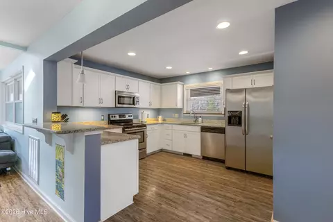 Kitchen - 412 Lakeview Dr, Hampstead, NC 28443 photo 1 of 3
