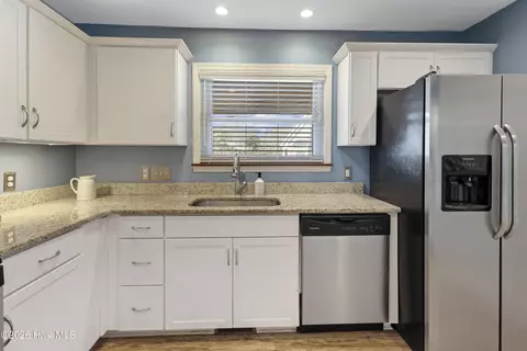 Kitchen - 412 Lakeview Dr, Hampstead, NC 28443 photo 1 of 2