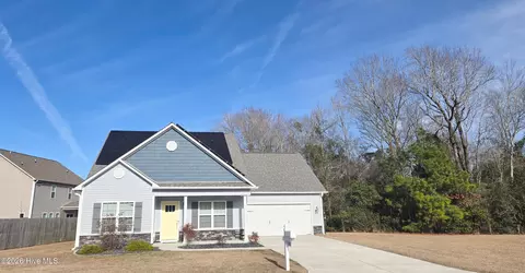 100 Bungalow Dr, New Bern, NC 28562