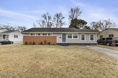 904 Barn St, Jacksonville, NC 28540