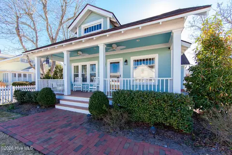 1108 Live Oak St, Beaufort, NC 28516
