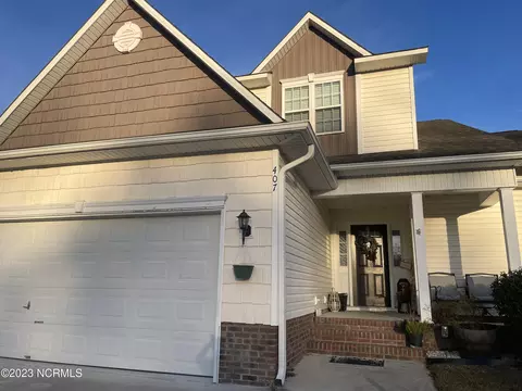 Exterior - 407 Sundown Ct, Hubert, NC 28539 photo 3 of 6