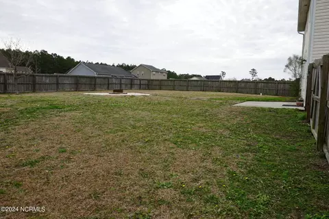 Exterior - 407 Sundown Ct, Hubert, NC 28539 photo 5 of 6