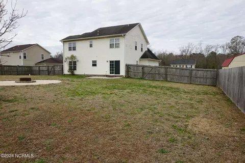 Exterior - 407 Sundown Ct, Hubert, NC 28539 photo 4 of 6
