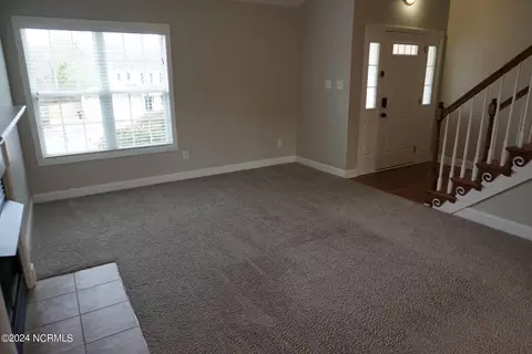 Living - 407 Sundown Ct, Hubert, NC 28539 photo 4 of 5