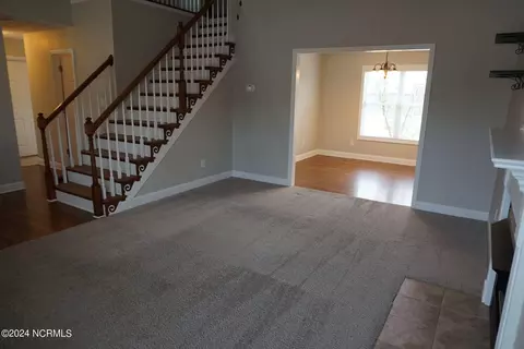 Living - 407 Sundown Ct, Hubert, NC 28539 photo 3 of 5