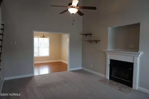 Living - 407 Sundown Ct, Hubert, NC 28539 photo 2 of 5
