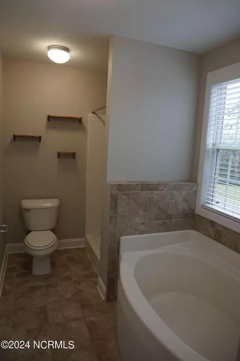 Bath - 407 Sundown Ct, Hubert, NC 28539 photo 1 of 3