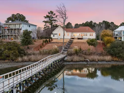400 S Kingfisher Ln S, Hampstead, NC 28443