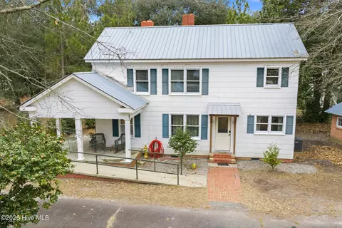138 W Moore St, Candor, NC 27229