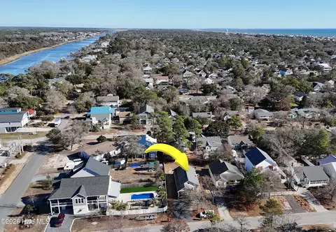 166 NE 5th St, Oak Island, NC 28465