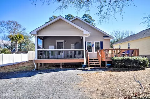 166 NE 5th St, Oak Island, NC 28465