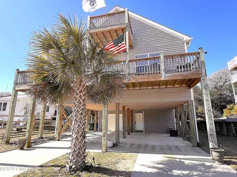 127 Eastview Dr, Emerald Isle, NC 28594