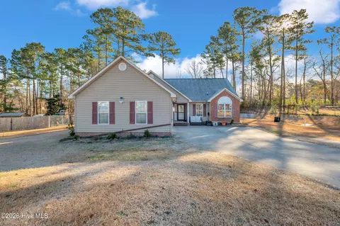 202 Remington Dr, Midway Park, NC 28544