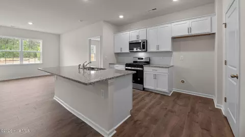 Entry Way - 1013 Minnette Cir, New Bern, NC 28562 photo 2 of 4