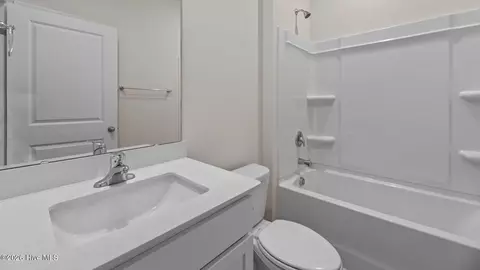 Bath - 1013 Minnette Cir, New Bern, NC 28562 photo 2 of 2