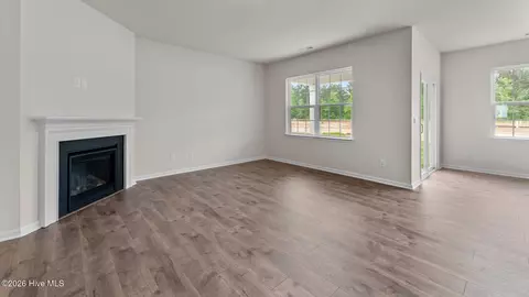 Living - 1013 Minnette Cir, New Bern, NC 28562 photo 1 of 3
