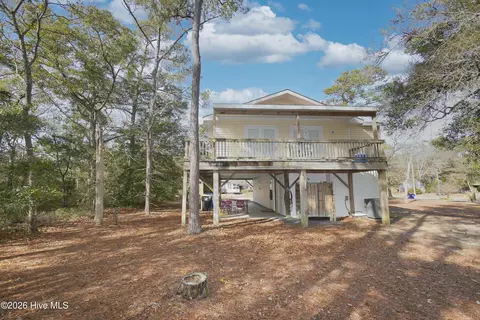 114 NW 21st St, Oak Island, NC 28465