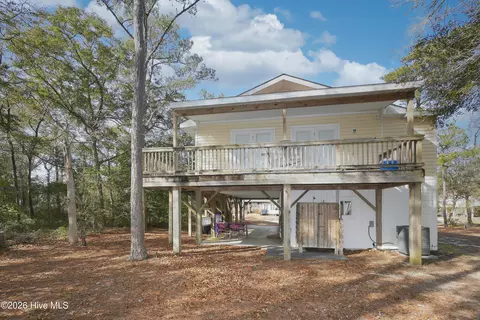 114 NW 21st St, Oak Island, NC 28465
