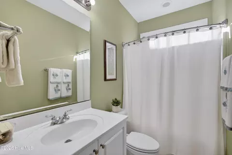 Bath - 397 Highlands Dr, Hampstead, NC 28443 photo 4 of 5