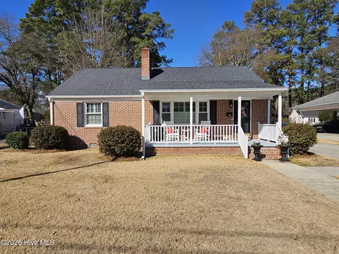 417 E Powell St, Clinton, NC 28328