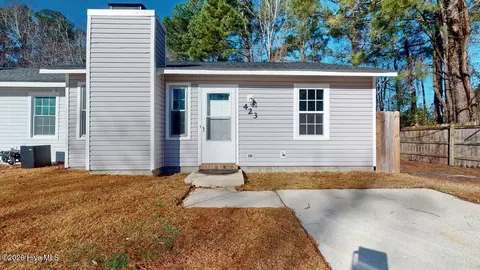 423 Cedar Creek Dr, Jacksonville, NC 28540