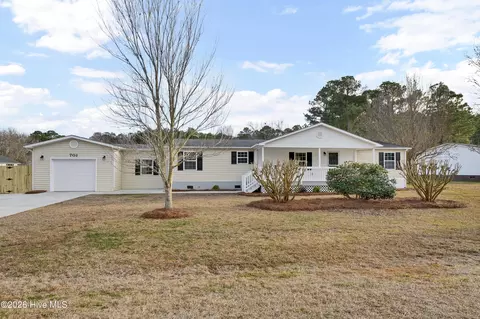 701 Oak Dale Ln, Sneads Ferry, NC 28460