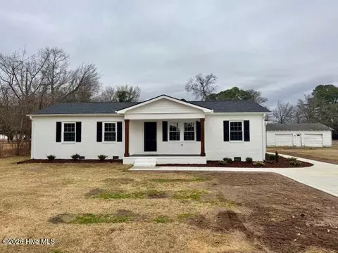 903 E Balsey St, Clinton, NC 28328