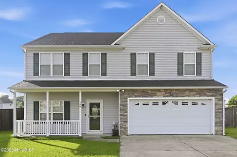 106 Dukes Lake Cir, Richlands, NC 28574