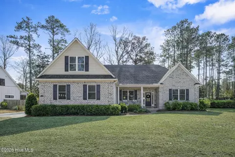 376 Crown Pointe Dr, Hampstead, NC 28443