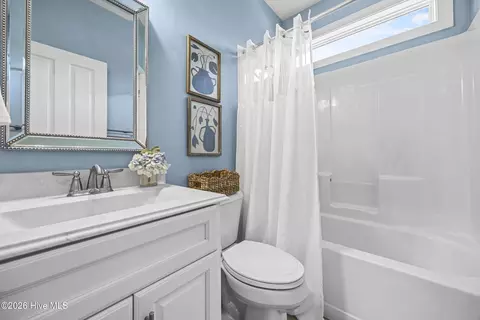Bath - 376 Crown Pointe Dr, Hampstead, NC 28443 photo 5 of 6