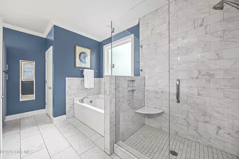 Bath - 376 Crown Pointe Dr, Hampstead, NC 28443 photo 2 of 6