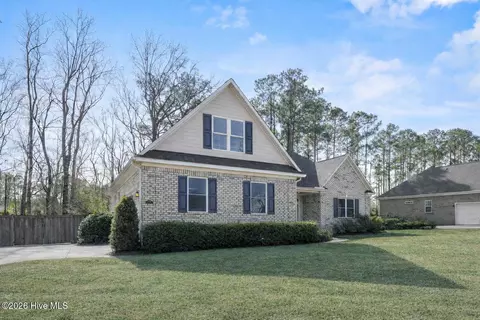 Exterior - 376 Crown Pointe Dr, Hampstead, NC 28443 photo 3 of 16