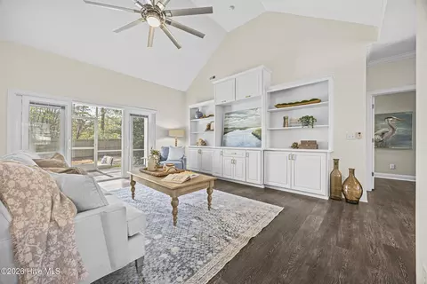 Living - 376 Crown Pointe Dr, Hampstead, NC 28443 photo 1 of 2