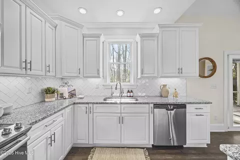 Kitchen - 376 Crown Pointe Dr, Hampstead, NC 28443 photo 2 of 3