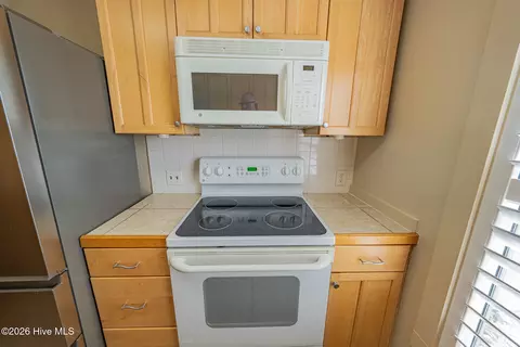 Kitchen - 212 W Kitty Hawk Rd, Kitty Hawk, NC 27949 photo 2 of 5