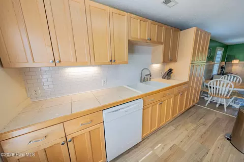 Kitchen - 212 W Kitty Hawk Rd, Kitty Hawk, NC 27949 photo 4 of 5