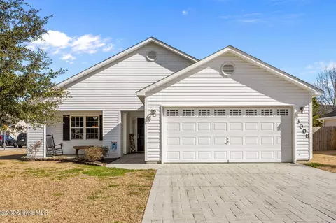 3008 W T Whitehead Dr, Jacksonville, NC 28546