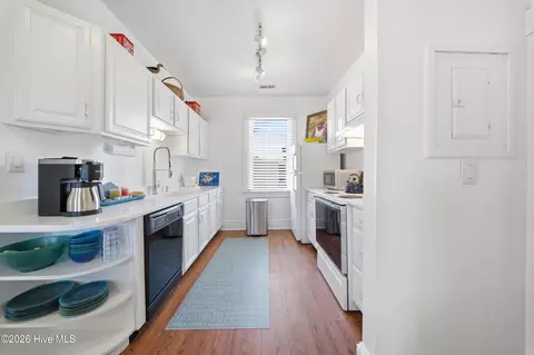 Kitchen - 303 E King St, Edenton, NC 27932 photo 4 of 4