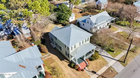 Exterior - 303 E King St, Edenton, NC 27932 photo 2 of 7